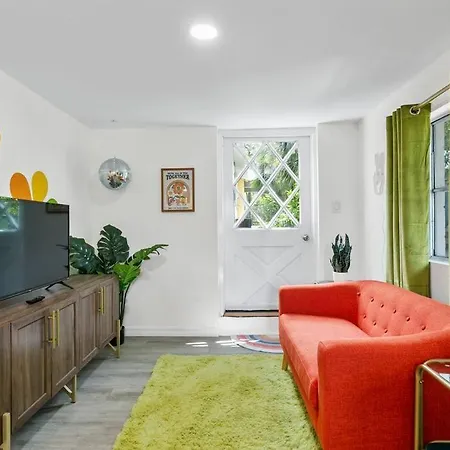 That 70'S Themed Apt Close To Coffee, Food + Shops Tampa Exterior photo