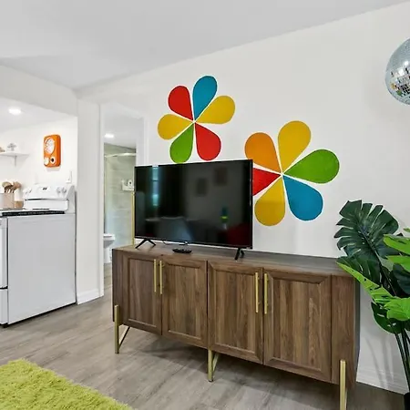That 70'S Themed Apt Close To Coffee, Food + Shops Tampa Exterior photo