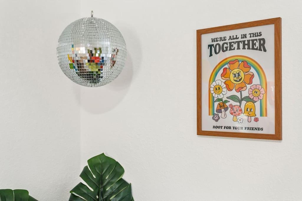 Hébergement de vacances That 70's Themed Close To Coffee, Food + Shops Tampa