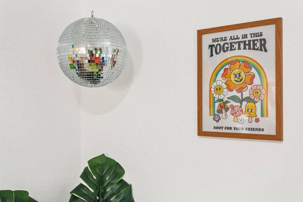 That 70's Themed Close To Coffee, Food + Shops * Tampa
